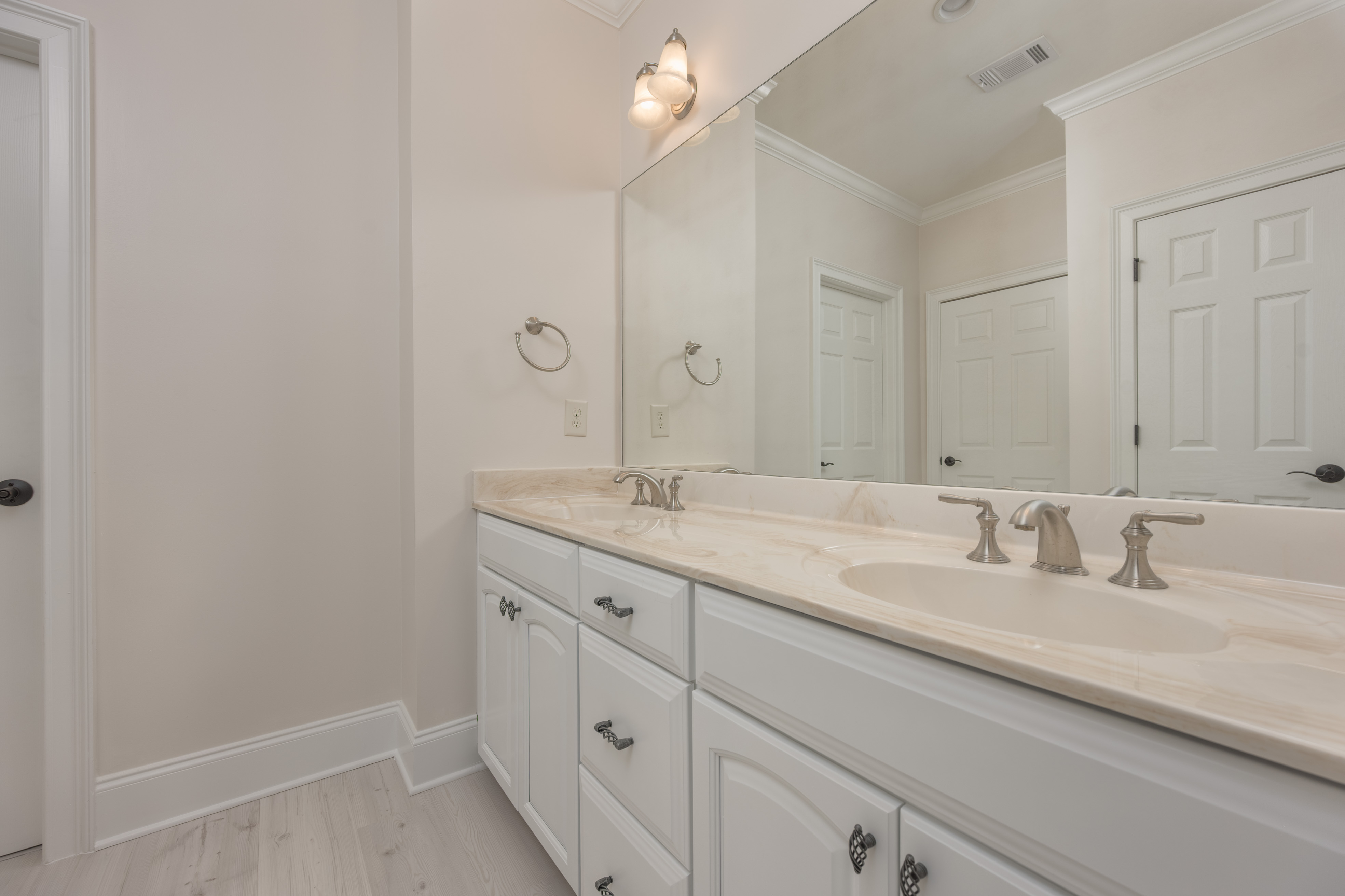 1001 Walton Way image 57